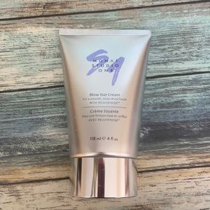 Monat Blow Out Cream
